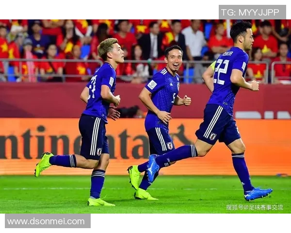 日韩现役足球球星闪耀赛场展现技术与激情驱动球队前行